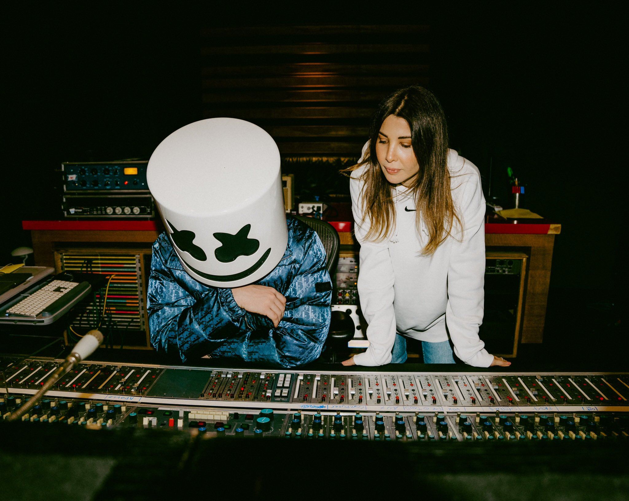 صورة نانسي عجرم و"Marshmello" تحصد مليون ونصف علامة إعجاب