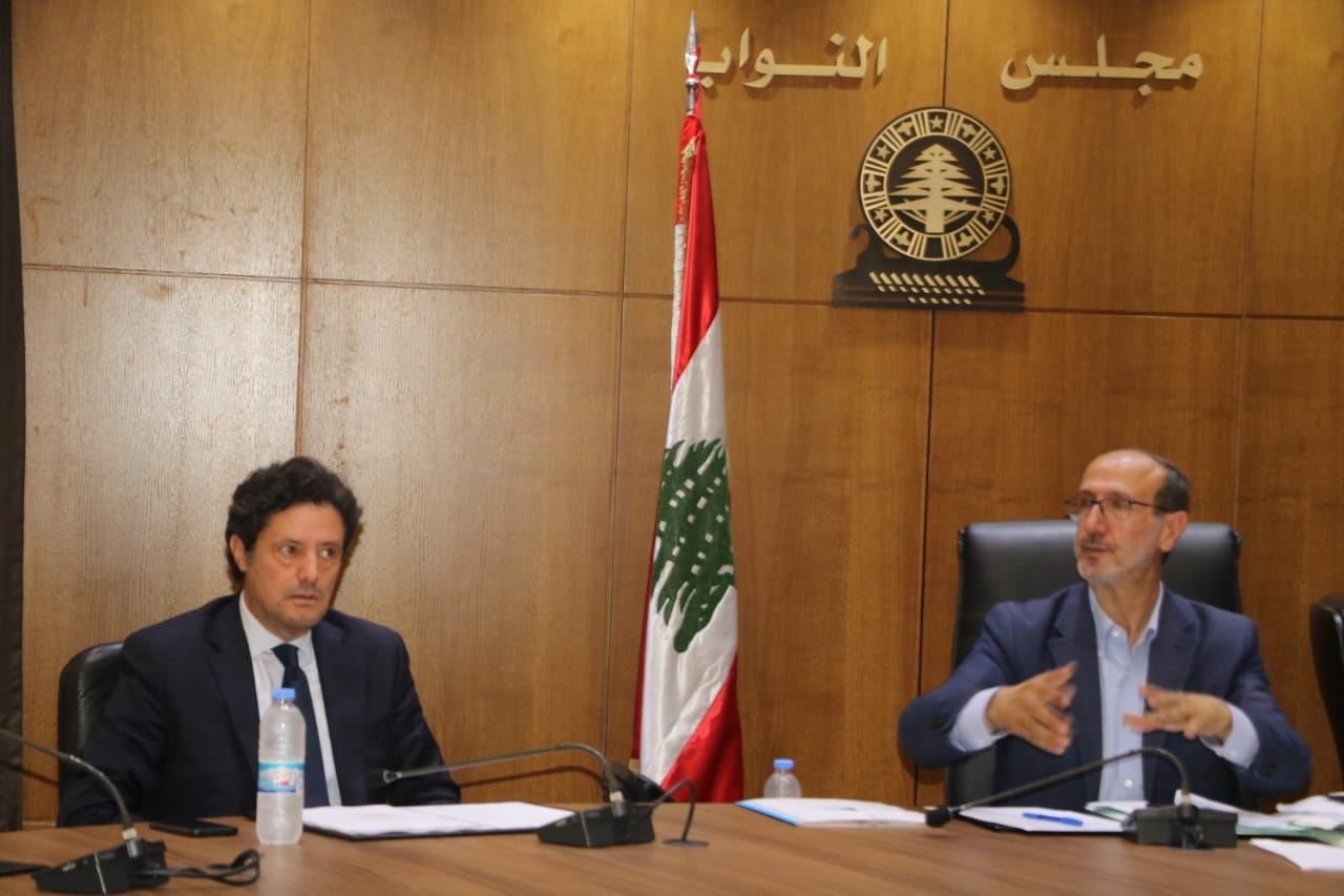 لجنة الإعلام  استوضحت القرم أسباب رفع تعرفة الاتصالات
واستمعت من المكاري إلى واقع تشغيل التلفزيون بـ50 ألف دولار!