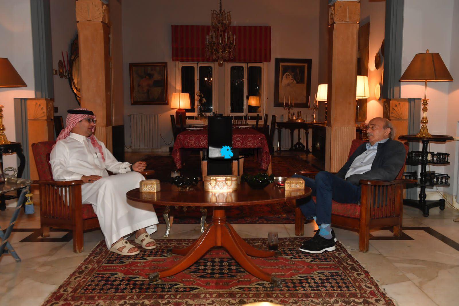 جنبلاط استقبل البخاري في كليمنصو (صور)