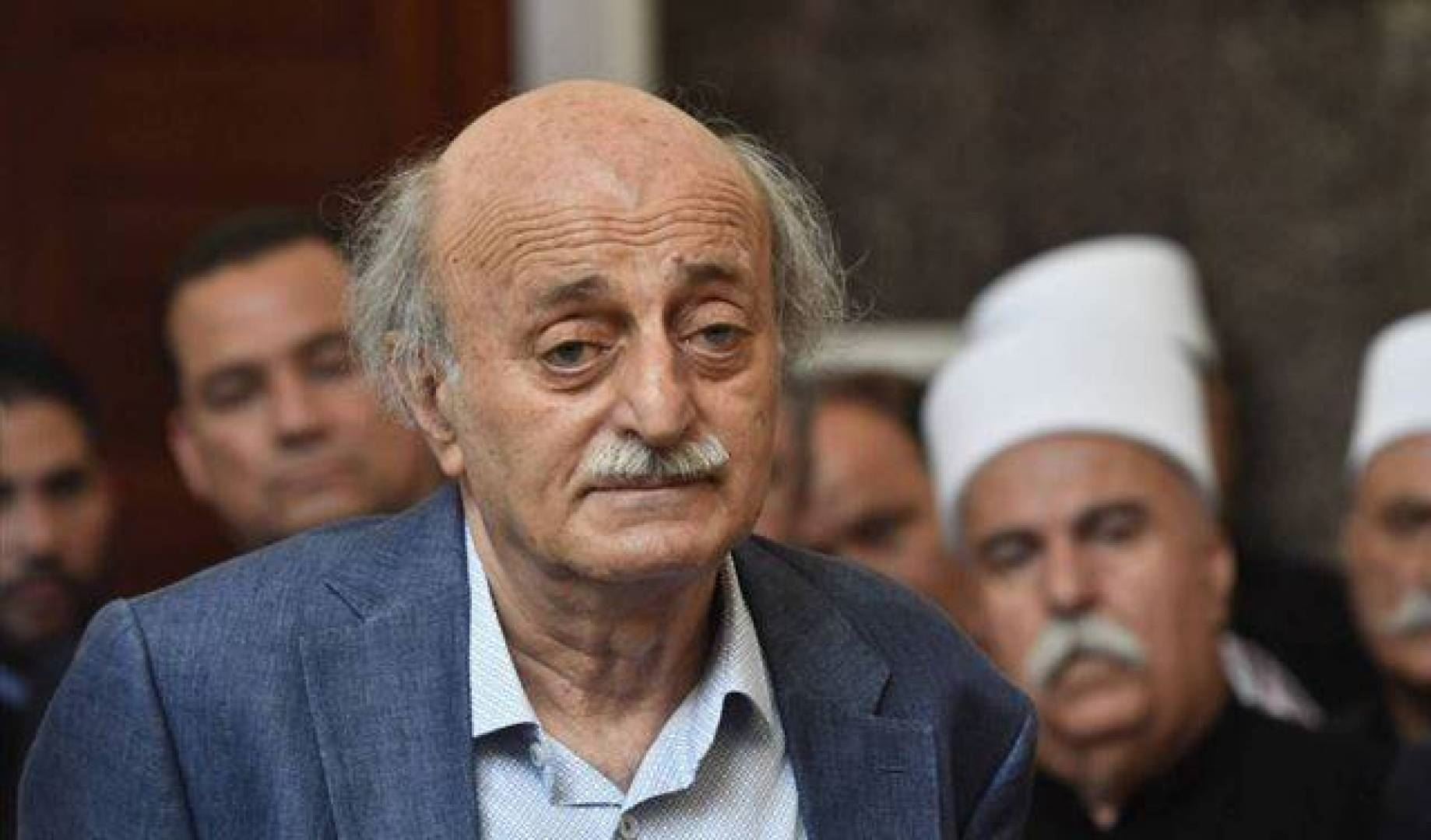 جنبلاط يعتذر عن عدم تقبل التهاني بالعيد