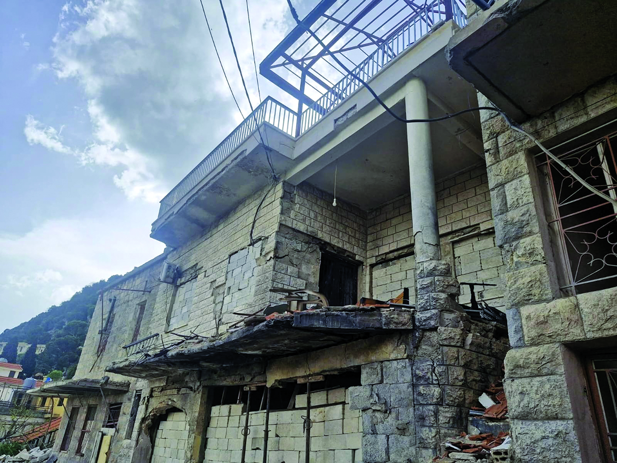 اضرار جراء الغارات الاسرائيلية.