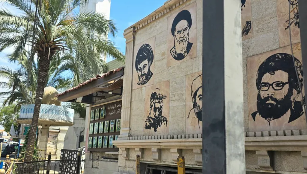 أثار الغارات الإسرائيلية على المعشوق (أحمد منتش).