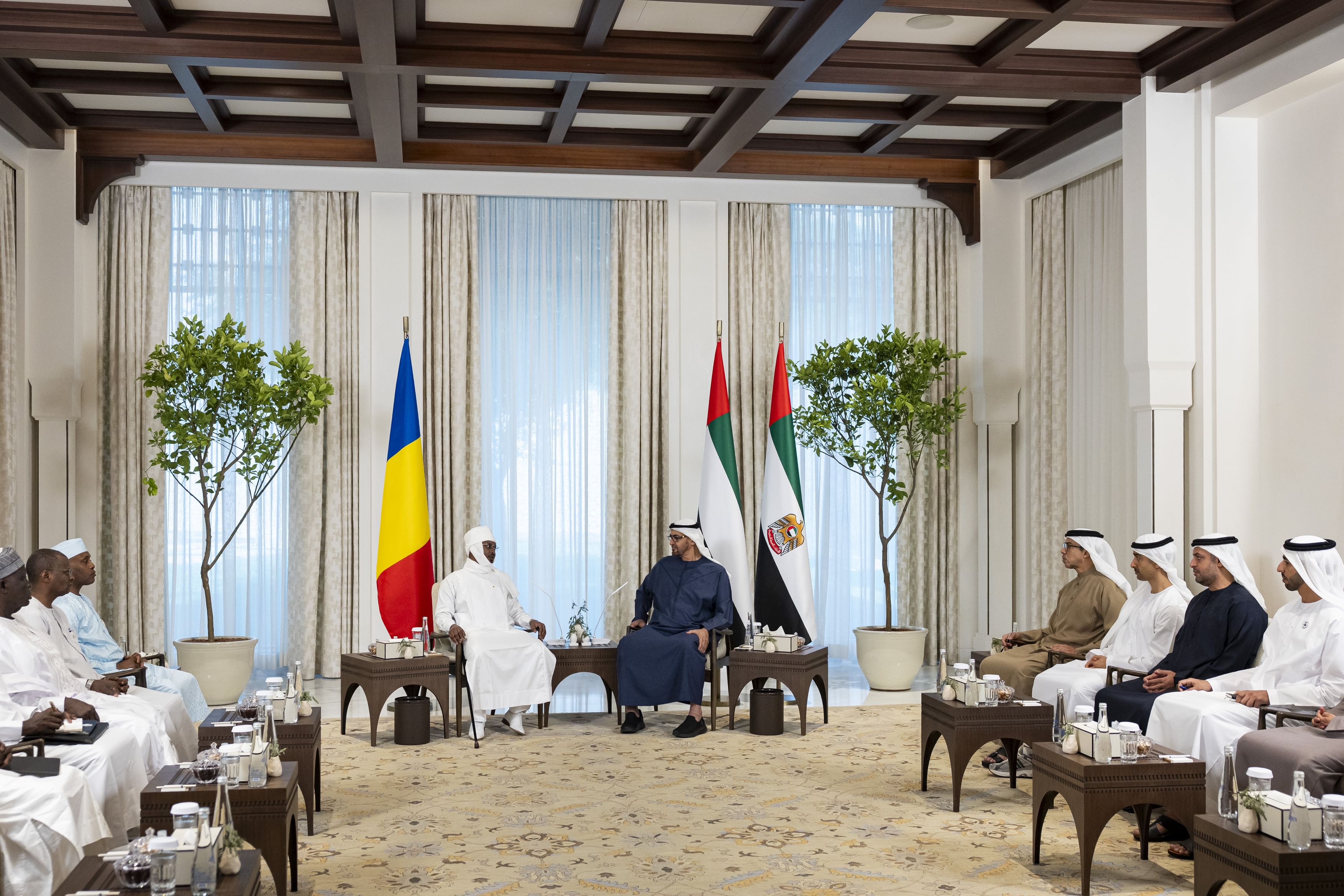 الرئيس الإماراتي ورئيس تشاد (وام)