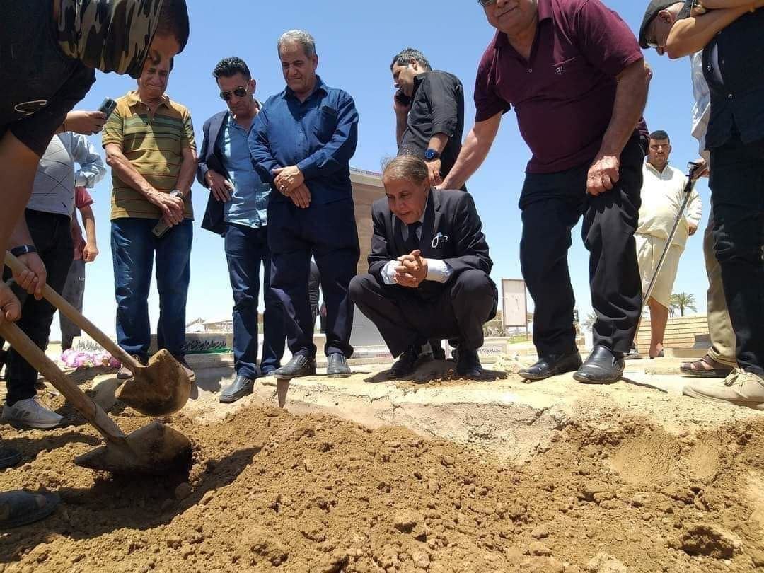 صورة مؤثّرة لسعدون جابر في وداع رفيق دربة الملحّن محسن فرحان