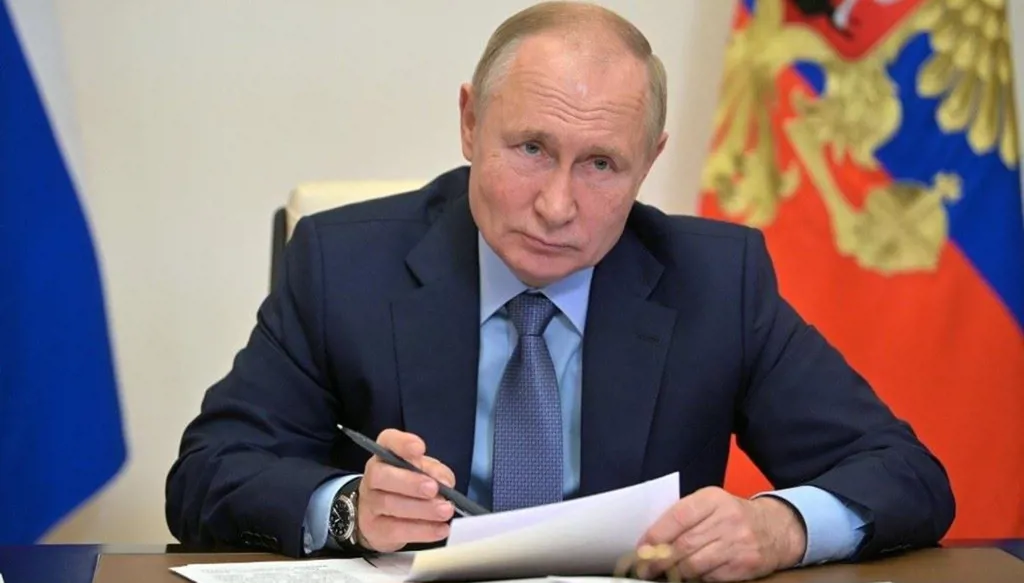 بوتين يشيد بإنجازاته على مدى 25 عاماً في خطاب رأس السنة