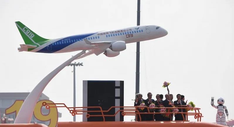 طائرة صينية تنافس بوينغ وإيرباص في عالم الطيران