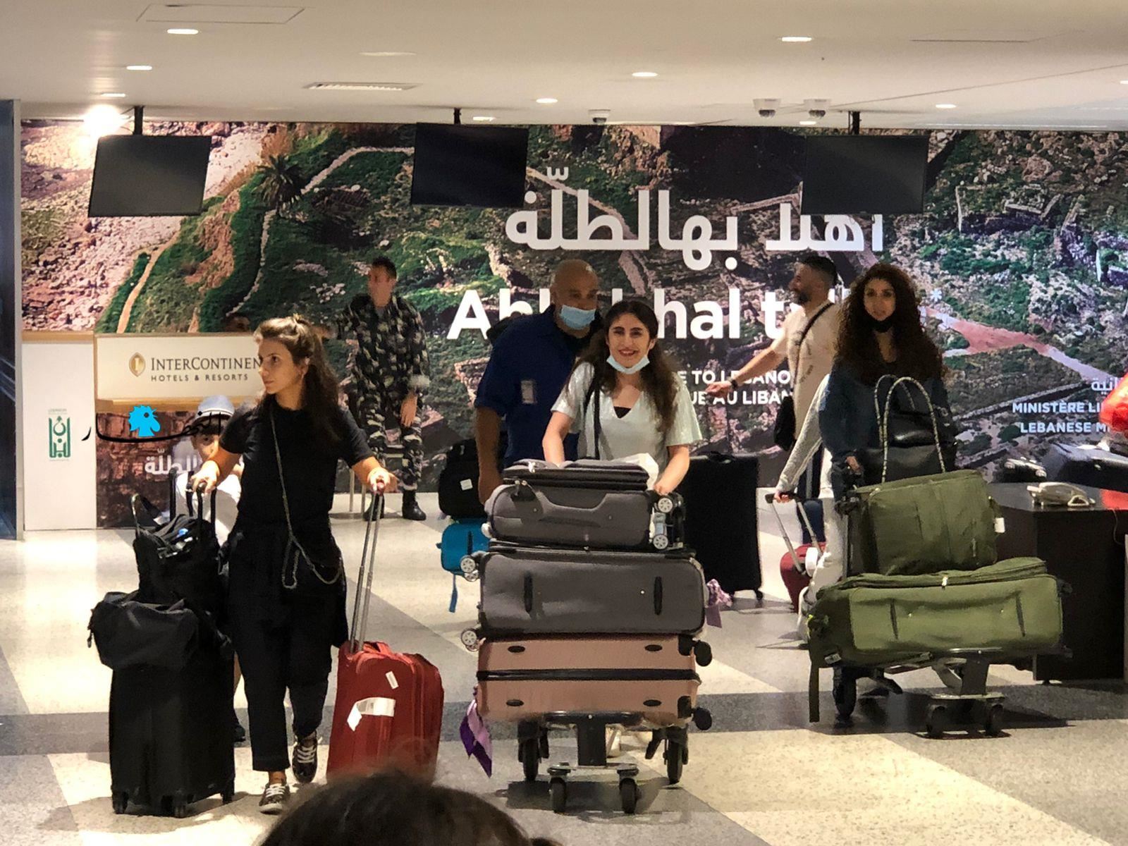 استطلاع للرأي: الانهيار الاقتصاديّ والفشل الحكوميّ يدفعان الشباب اللبنانيّ إلى الهجرة