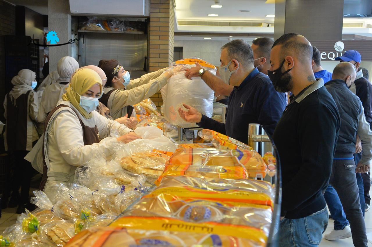 بيع ربطة الخبز بـ30 ألف ليرة في نهر الموت!