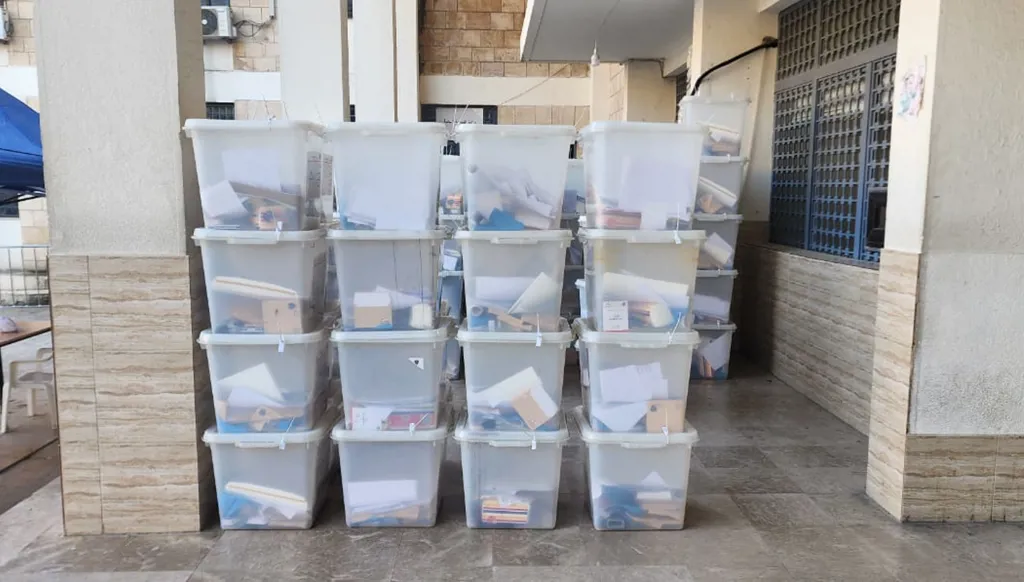 بالفيديو والصور- وصول صناديق الاقتراع الخاصة بالانتخابات البلدية إلى سرايا حلبا شمالي لبنان