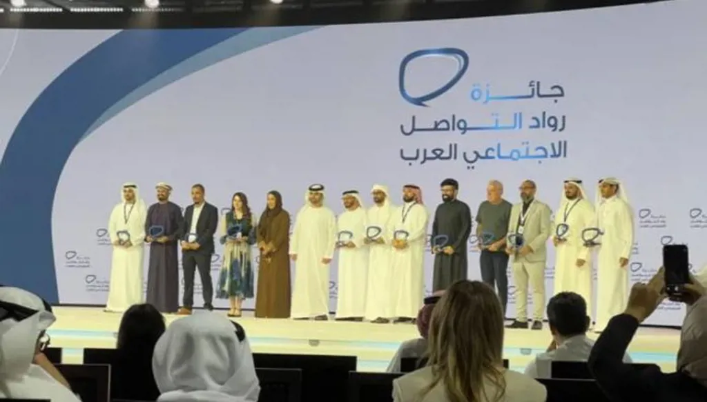 قمة الاعلام العربي تكرّم رواد التواصل الاجتماعي العرب
