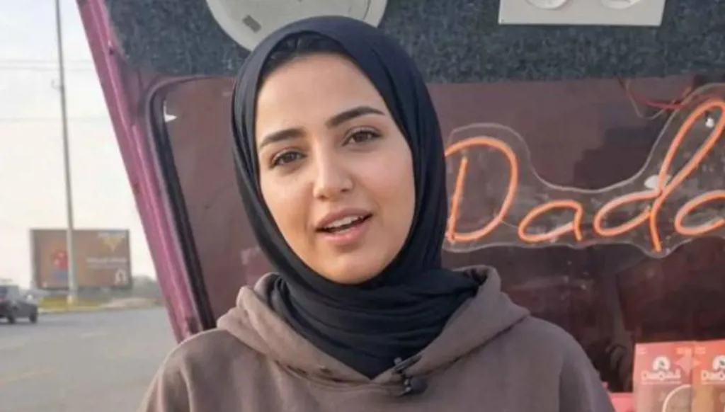 ماذا قرّرت المحكمة المصرية في قضية "بائعة الشاي" بعد التصالح بـ3 ملايين جنيه؟