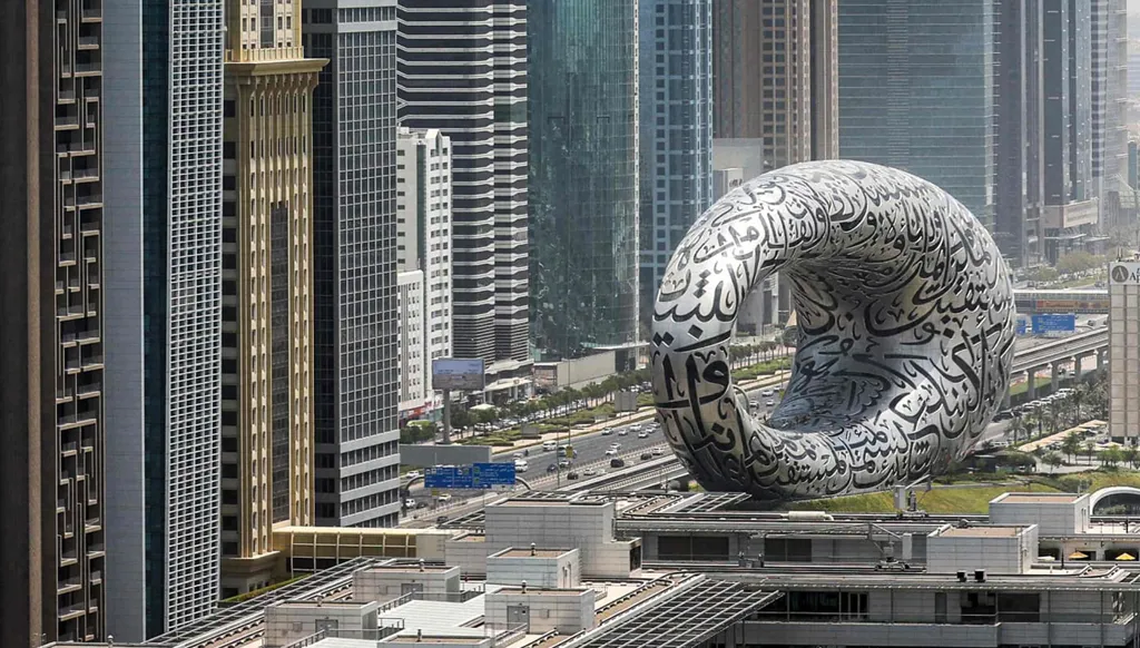 بمناسبة اليوم العالمي للمعلم... دبي تمنح الإقامة الذهبية لأكثر من 200 مدرّس وتربوي
