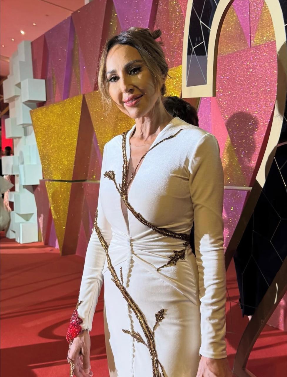 ورد الخال بتصميم أنطوان قارح (إنستغرام)