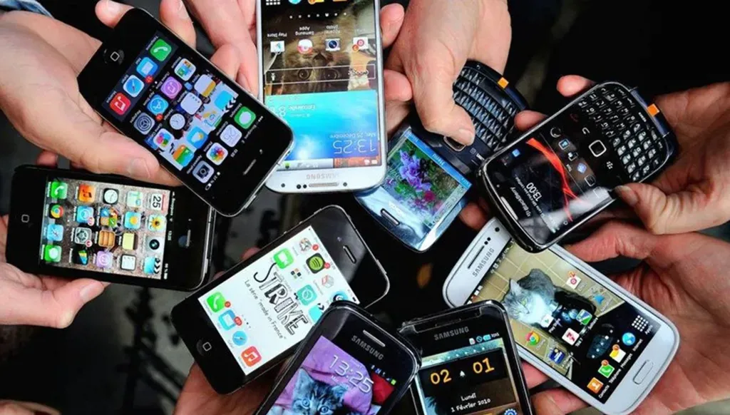 بين حضور الشاشة ودفء اللقاء