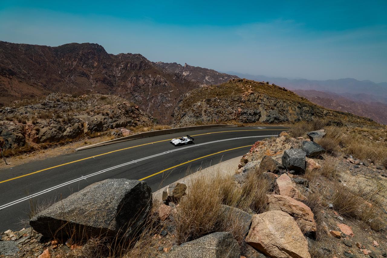 أنظار عشاق رياضة المحركات نحو الطائف السعودية. (واس)