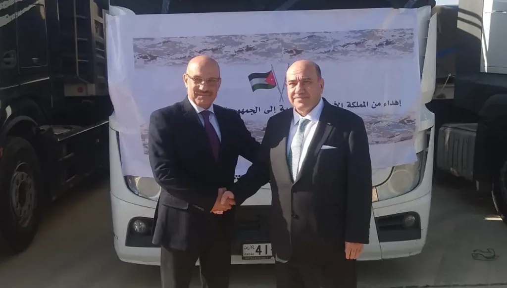 الأردن يرسل 25 شاحنة مساعدات إغاثية وطبية إلى لبنان