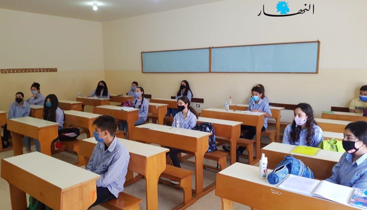 المدارس تتّجه إلى الدولرة كسائر القطاعات... ماذا عن أهالي الطلاب لا سيما موظفي القطاع العام؟