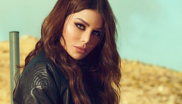 هيفاء وهبي تودع الصيف بالبيكيني على الساحل الشمالي