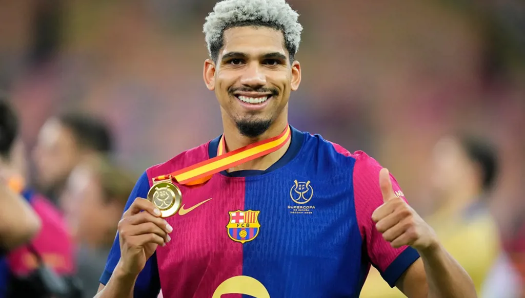 مدافع برشلونة أراوخو يصلّي عند حائط البراق بحثاً عن السكينة