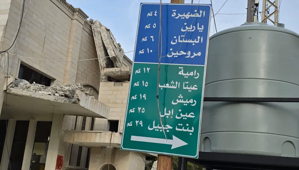 عودة النازحين الجنوبيين دونها معوقات وأخطار... هل توفّر البيوت الجاهزة حلولاً موقّتة؟ (فيديو)