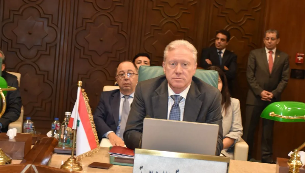 رجي مشاركاً في مجلس جامعة الدول العربية: قرار حصر السلاح سيادي ونرفض أي تدخل