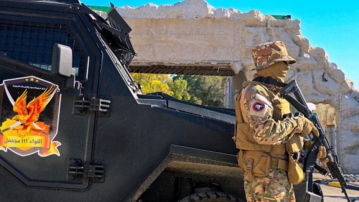 عنصر من الأمن الليبي في طرابلس. (أ ف ب)