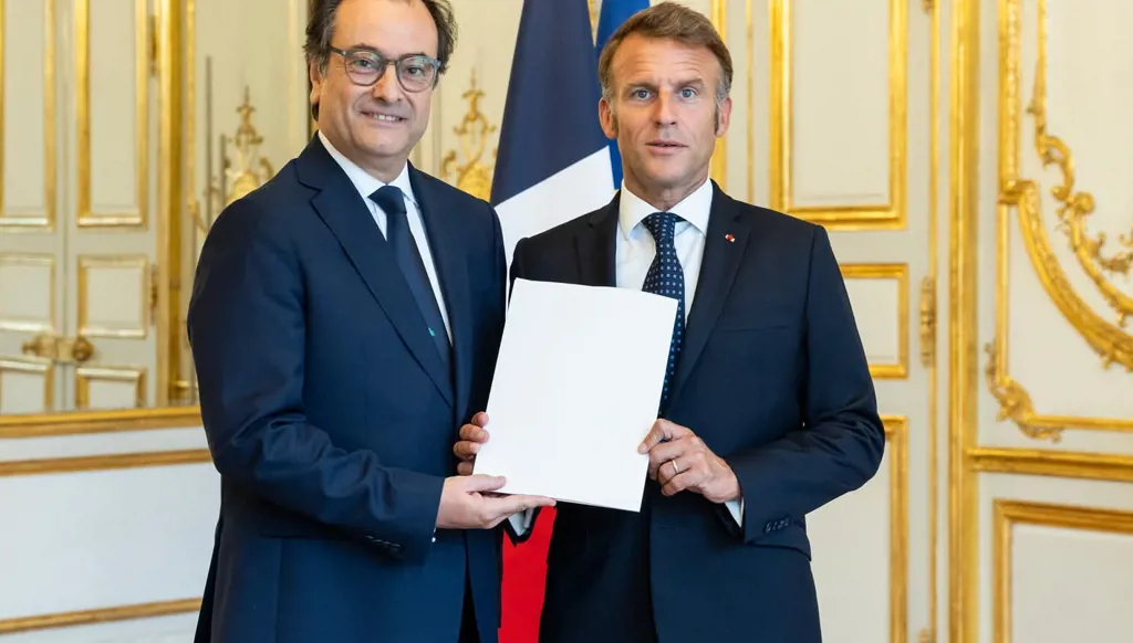 سفير لبنان الجديد لدى فرنسا يقدم أوراق اعتماده لماكرون