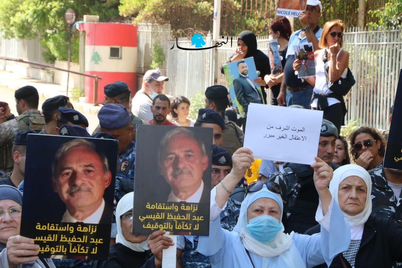تظاهرتان أمام قصر العدل لأهالي ضحايا انفجار المرفأ وأهالي الموقوفين (صور)