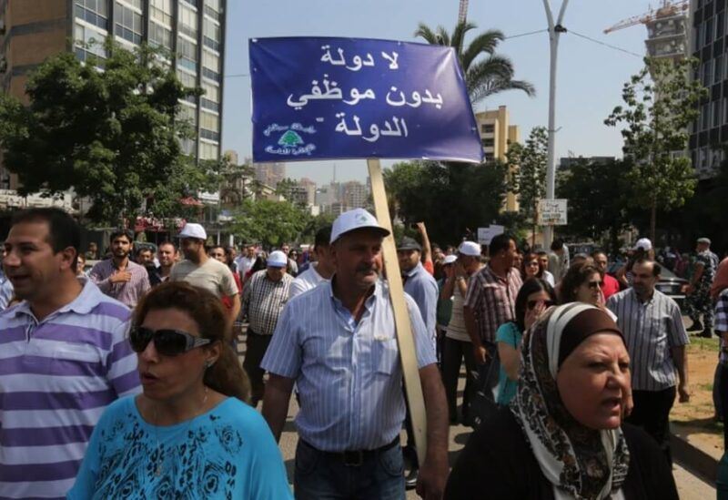 رفع رواتب القطاع العام يزيد جنون سعر الصرف