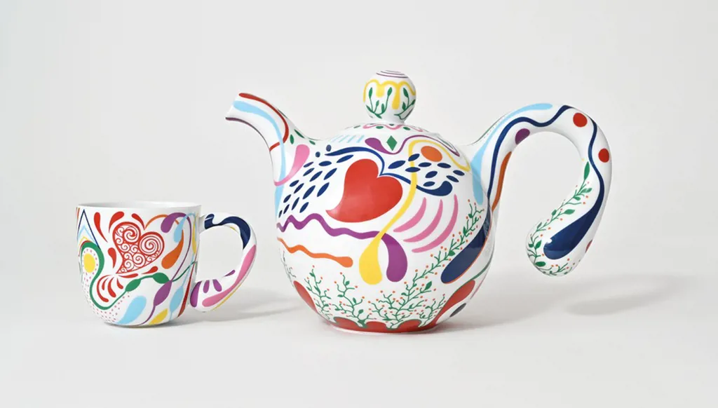 مجموعة شاي Dansant Thé وُلدت من تعاون الفنانة جوانا فاسكونسيلوس مع دار "برناردو"، حيث يتحول طقم الشاي التقليدي إلى قطعة فنية تجمع بين الوظيفة والابتكار.