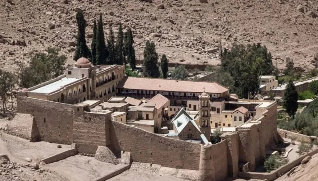 مصر واليونان تتفقان على حماية وضع دير سانت كاترين في سيناء