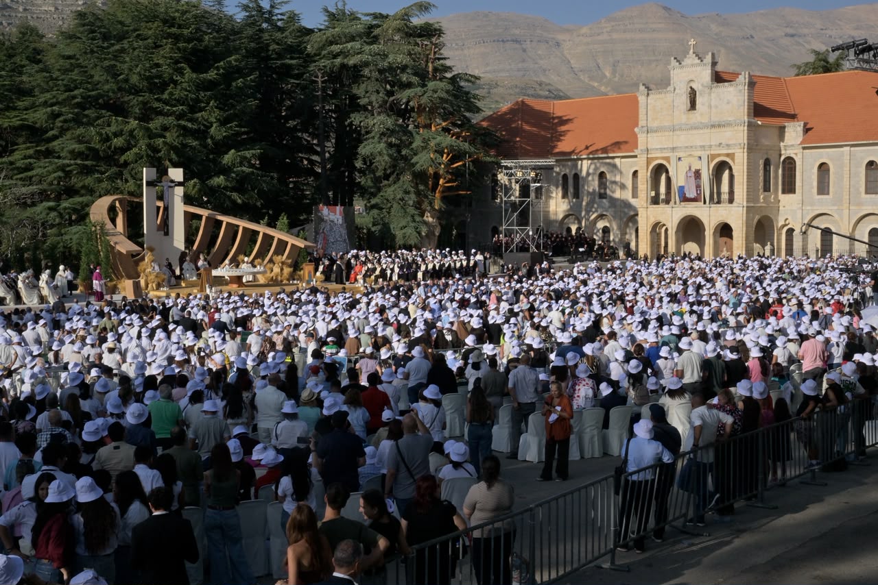 جانب من الحضور في احتفال تطويب البطريرك الحويّك في الديمان (نبيل إسماعيل)