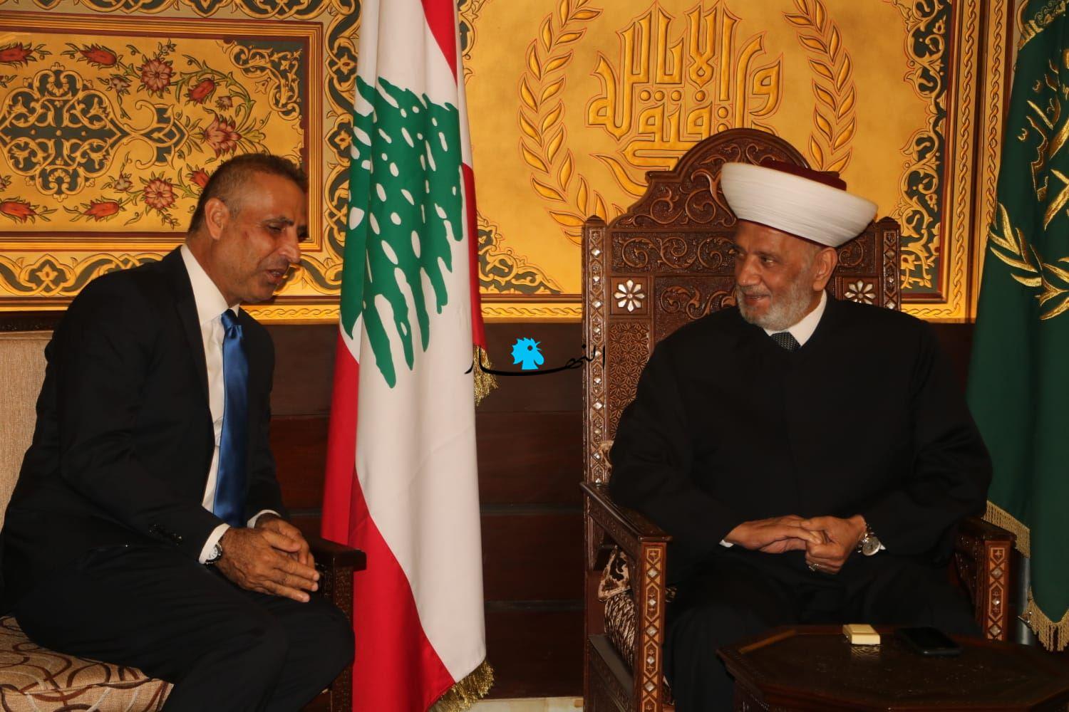 دريان بحث في العلاقات مع سفير سلطنة عمان