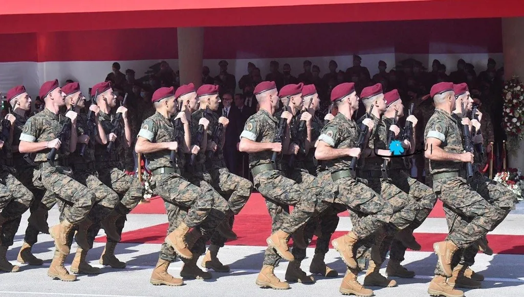 استقلالٌ بلا دستور