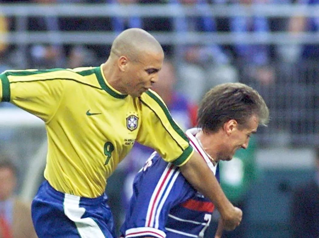 من الذاكرة: لحظة المجد ونوبة صرع ومواجهة سياسية في مونديال 1998