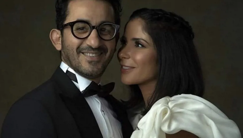 أحمد حلمي يسترجع لحظة غنائه لمنى زكي في ذكرى زفافهما الـ 22 (فيديو)