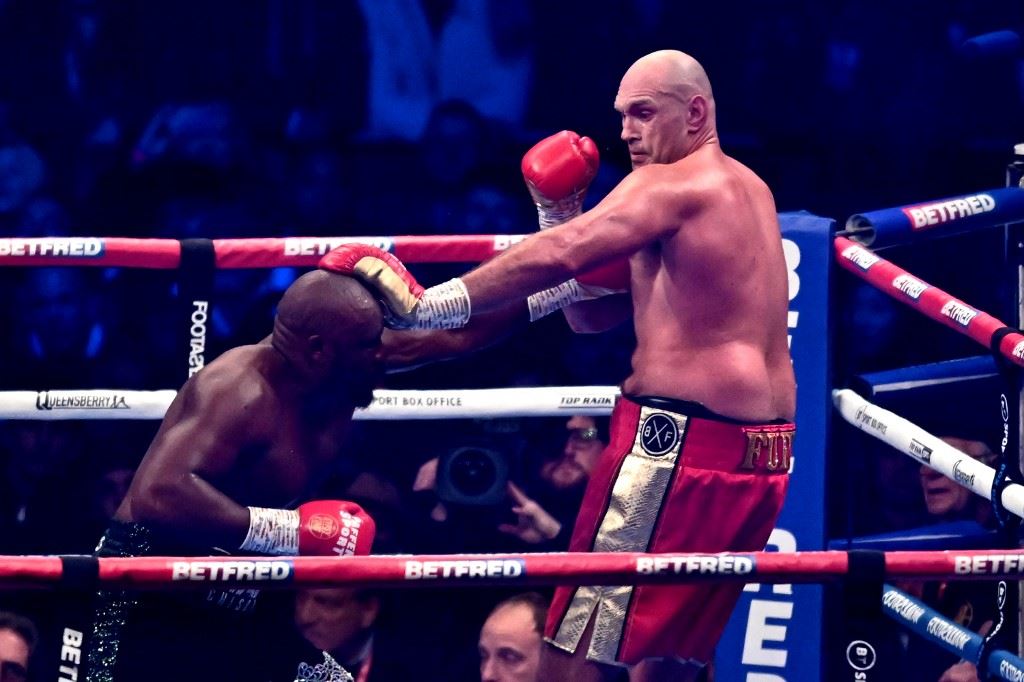 "يا له من مقاتل"... فيوري يحتفظ بلقب المجلس العالمي للملاكمة