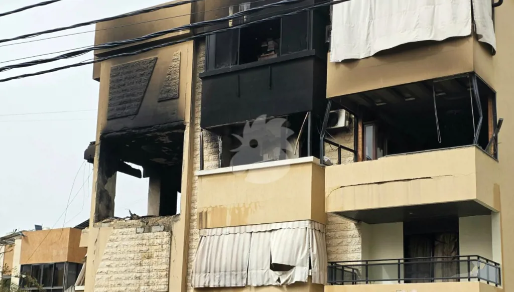 "النهار" تعاين مكان الغارة الإسرائيلية الصباحية على شقة في حارة صيدا