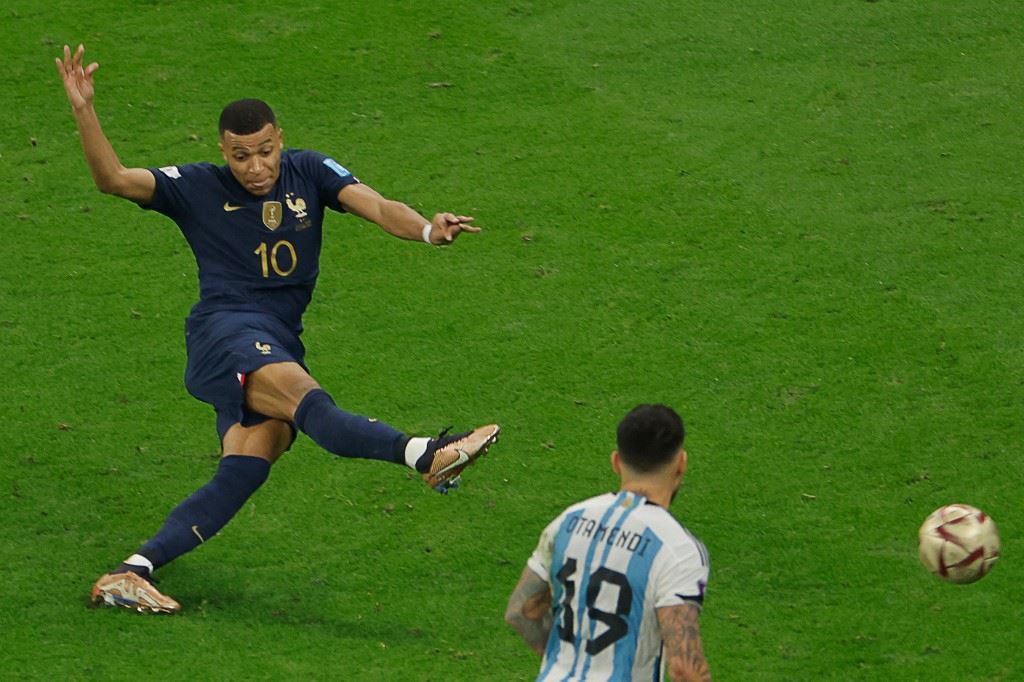 مبابي يحرز لقب الهداف في كأس العالم 2022