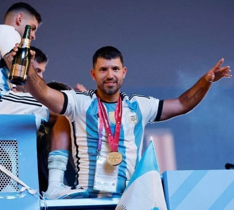 اللاعب الأرجنتيني أغويرو لم يحصل على ميداليّة ذهبيّة خلال تتويج منتخب بلاده في المونديال FactCheck#