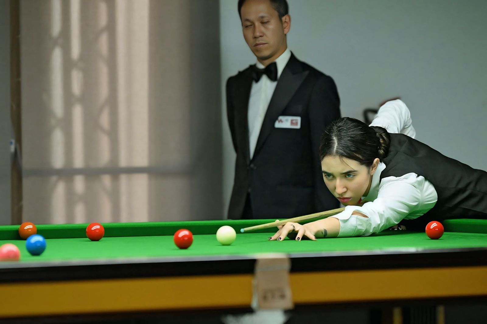 المغربية ياسمين إيثريب بطل العرب في البلياردو 9 و10 كرات.