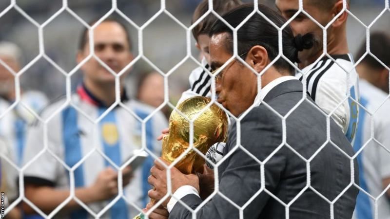الاتحاد الدولي يفتح تحقيقاً بعد تصرّف الشيف نصرت في نهائي كأس العالم