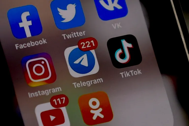 مواقع تواصل اجتماعي (أرشيفية).
