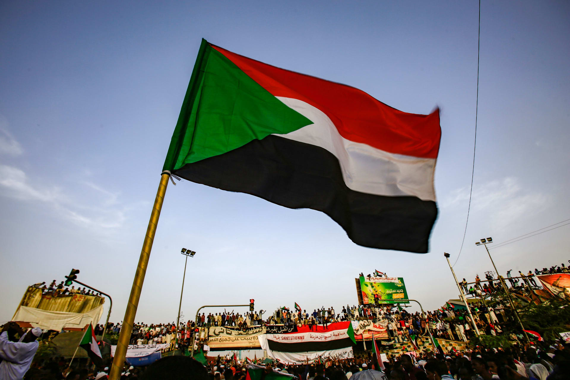 العلم السوداني. (وكالات)