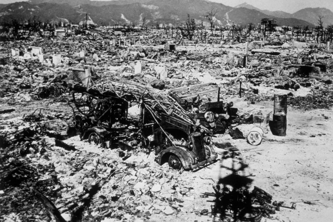 آثار دمار في مدينة هيروشيما بعد قصفها بقنبلة ذرية أميركية. (وكالات)