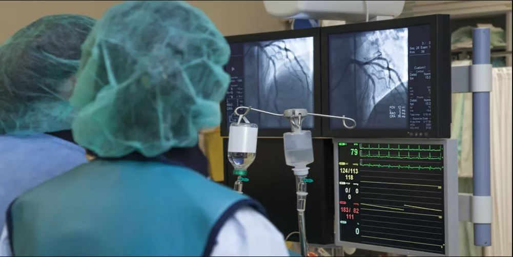 "يا بابا لاقي حلّ للوجع"... عملية دقيقة في الدماغ كلفتها 105 آلاف دولار وغنى تحتاج المساعدة