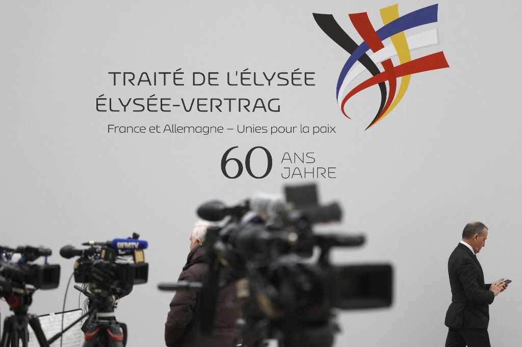 ماكرون يدعو لإعادة "تأسيس" أوروبا... وشولتس يتعهد بدعم أوكرانيا ولكن!