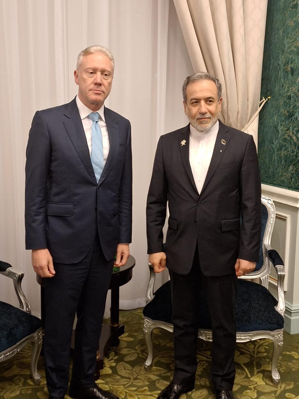 رجي يلتقي عراقجي في الدوحة (اكس)