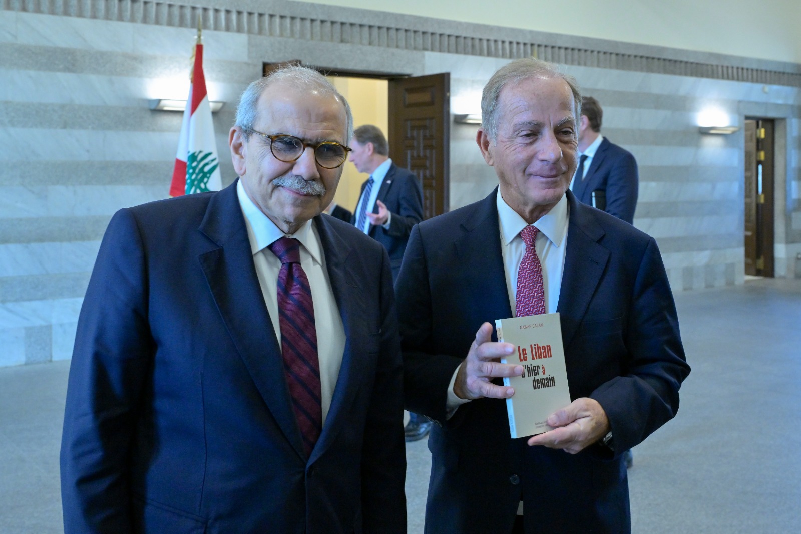 هدية سلام للسفير كتاب (نبيل اسماعيل)