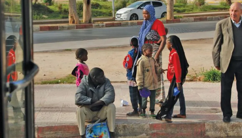 مهاجرون أفارقة من على أسطح عماراتٍ في الجزائر: "نريدُ رواتبنا"
